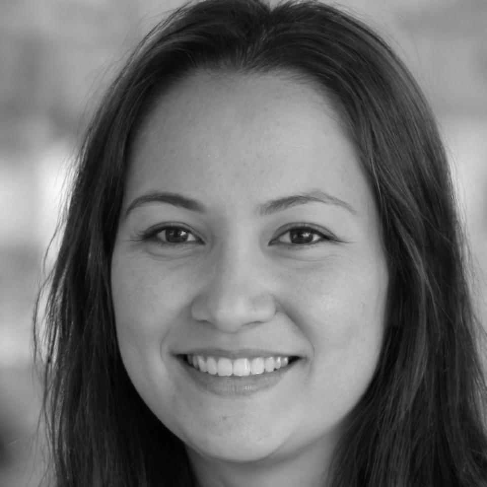 Retrato profesional de Esperanza Villalobos, Directora Ejecutiva de pelixarovo